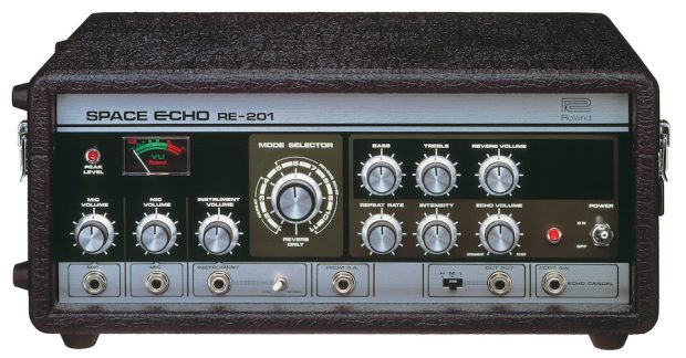 Delay a cinta Space Echo RE-201 de Roland.