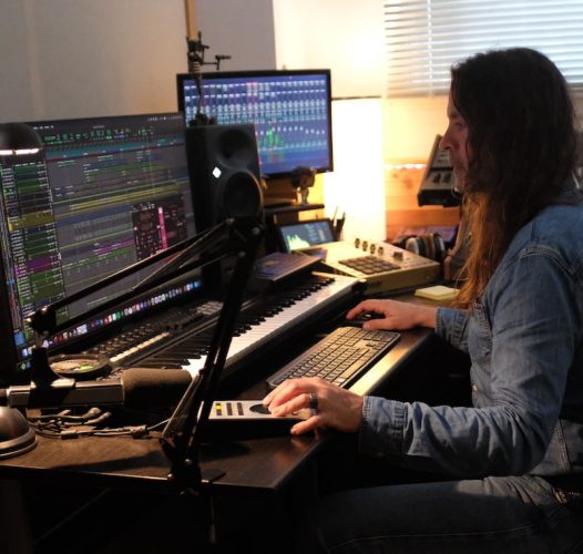 Vicen Martínez mezclando en su estudio de grabación online GuitarRec